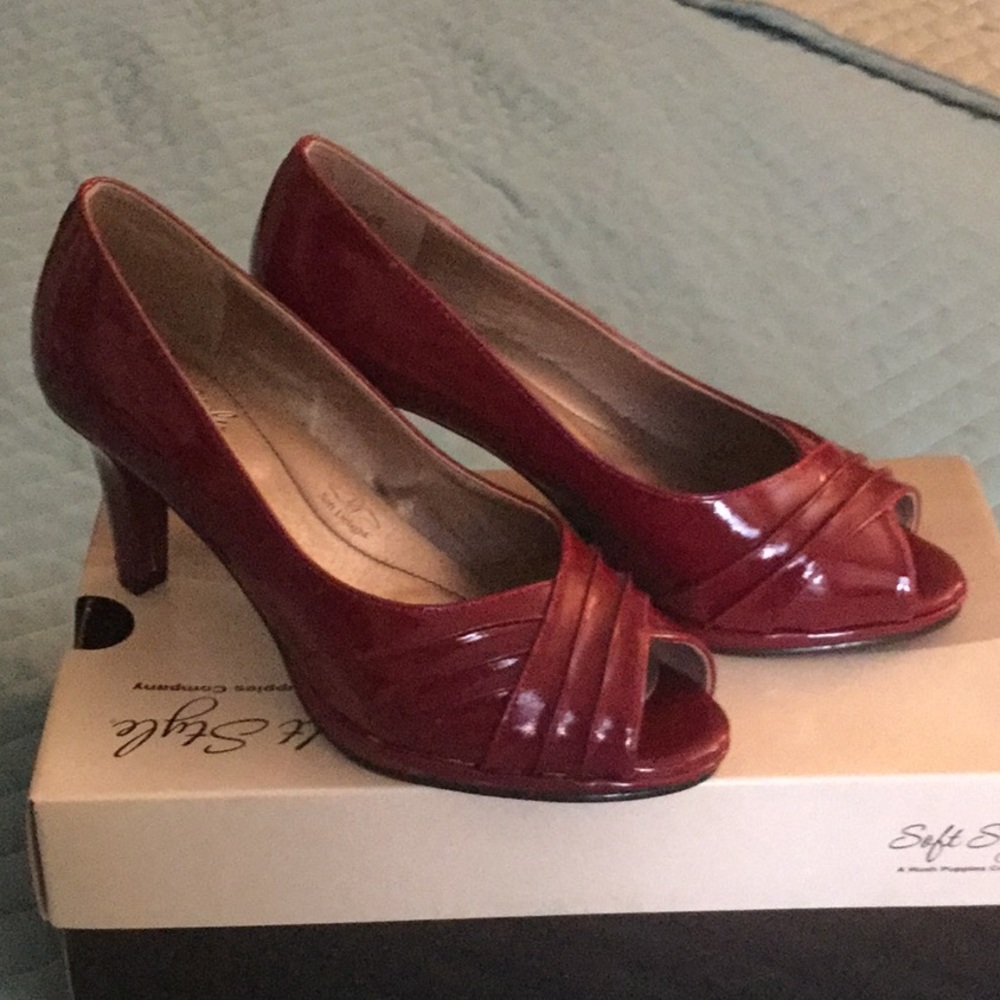 Soft Style Crimson red patent pumps